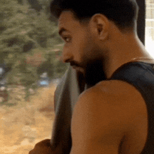 OnlyGear GIF showcasing microfiber material — A man uses the towel to dry himself, highlighting its absorbent and quick-drying properties.